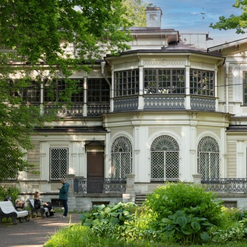 Аптекарский и Каменный острова на авто: особняки, дачи и респектабельные кварталы