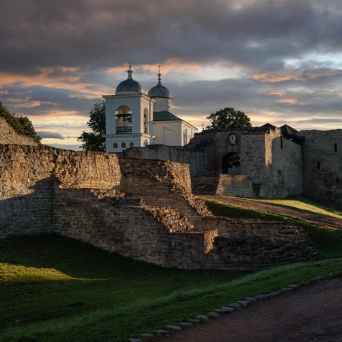 Туда, где оживает история: Псков, Пушкинские Горы, Печоры и Изборск