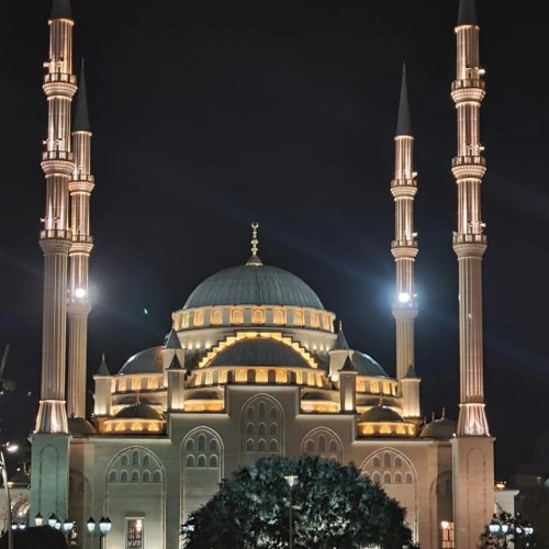 Знаковые места Чечни и Дагестана: от современного мегаполиса к древним аулам