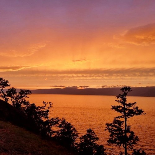 Макси-тур по Байкалу: водные круизы, лёгкий треккинг и экскурсии по знаковым местам