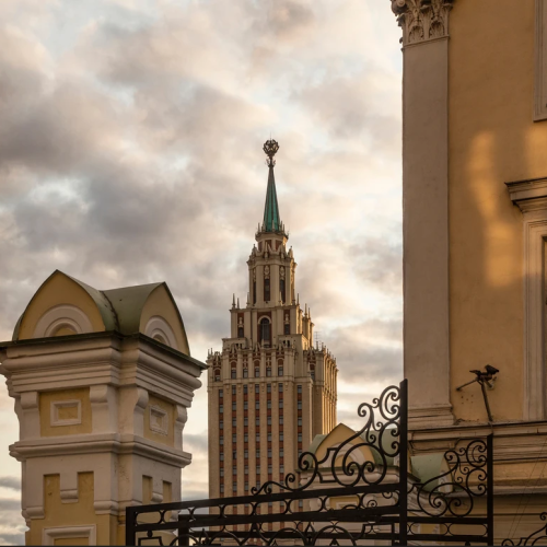 Сталинские высотки. 7 легенд послевоенной Москвы