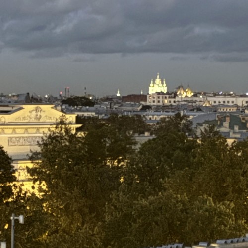 Пируэты Петербурга: погулять по центру и подняться крышу