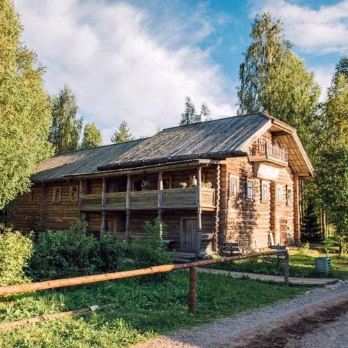 Из Петербурга — в русскую деревню Мандроги