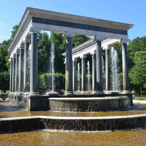 К фонтанам Петергофа в группе