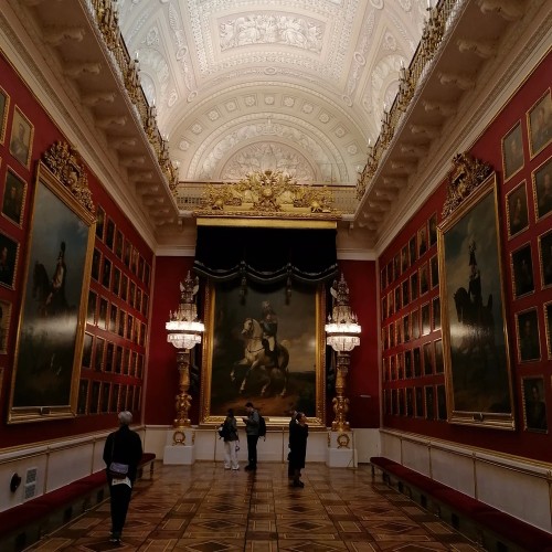 «Очень приятно, Царь»: знакомство с обитателями Зимнего дворца