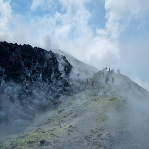 Домашние вулканы Камчатки: восхождения на Авачинский вулкан и гору Верблюд