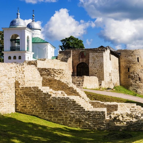 Автобусная экскурсия из Пскова в Изборск и Печоры