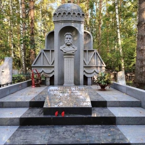 По Заельцовскому кладбищу в Новосибирске