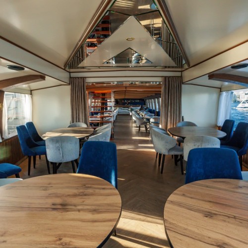 Прогулка на теплоходе с аудиогидом — от набережной Макарова до Финского залива