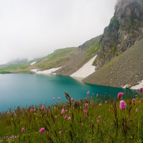 Треккинг-тур в Архыз с комфортом: прогулки в горах налегке с проживанием в гостевом доме