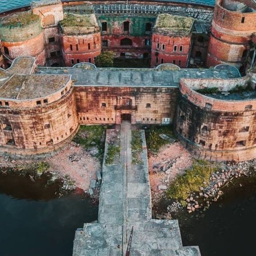 Кронштадтские хроники: экскурсия из Петербурга