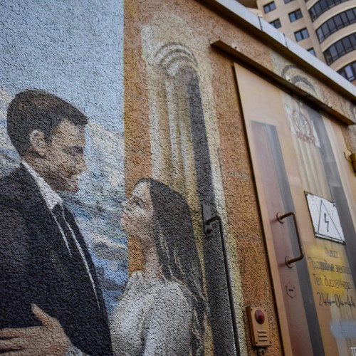 Кудрово: город цветных гигантов через дорогу от Петербурга