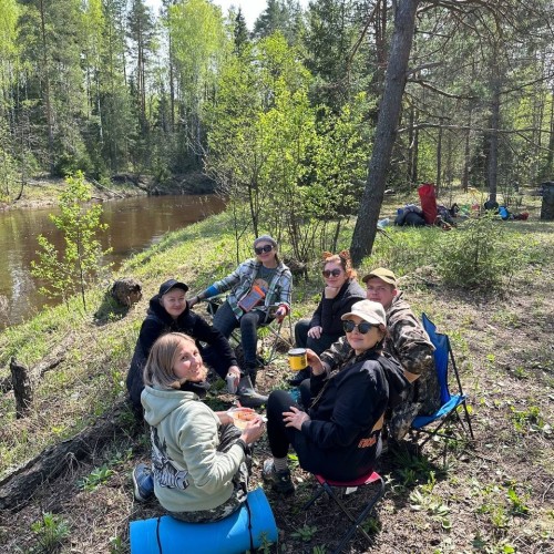 На катамаранах по Юрюзани: сплав «всё включено» с баней и проживанием в домиках