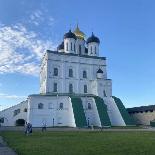 Изборск, Мальская долина и Печоры: автомобильная экскурсия (всё включено)
