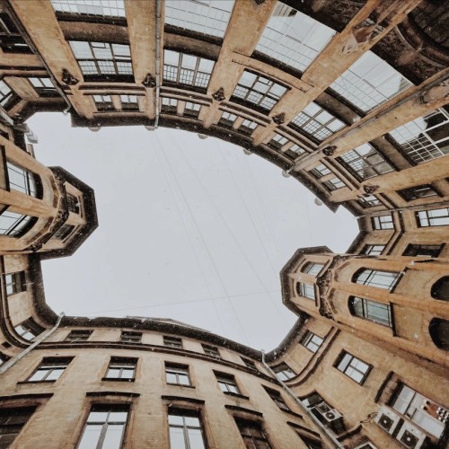 От Сенной до Коломны: тени Петербурга и ароматы прошлого