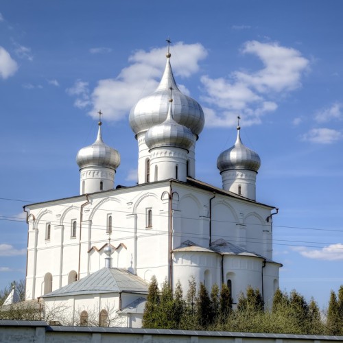 Хутынский и Юрьев монастыри — древние святыни Великого Новгорода (на вашем авто)