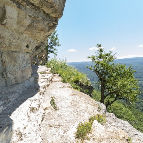 Орлиная полка, Курджипс, ущелье Гуамки и термальные источники