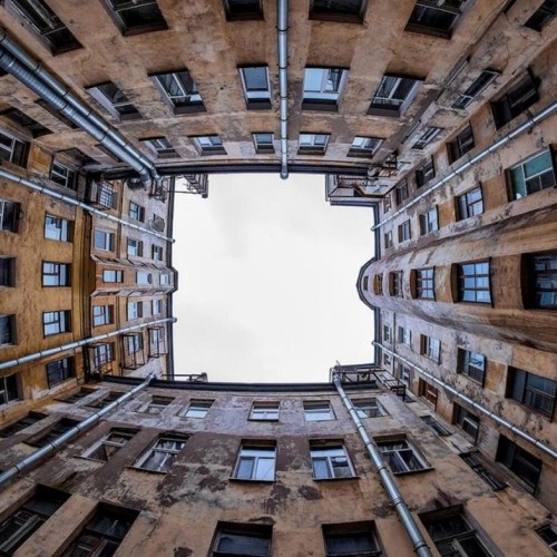 Дворы и доходные дома Петроградской стороны