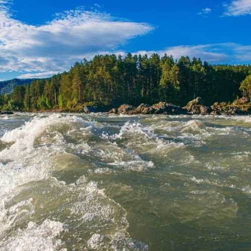 Автотур по весеннему Алтаю: фиолетовые горы и места силы