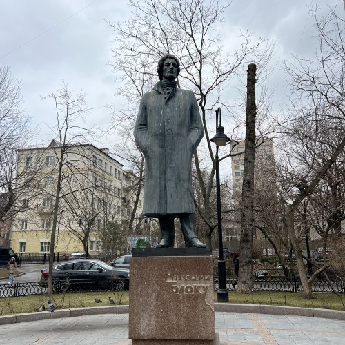Любовь и стендап на Патриарших прудах