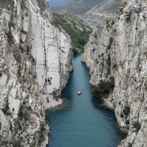 Виды и вкусы Дагестана с аэросъёмкой: топовые локации и национальная кухня