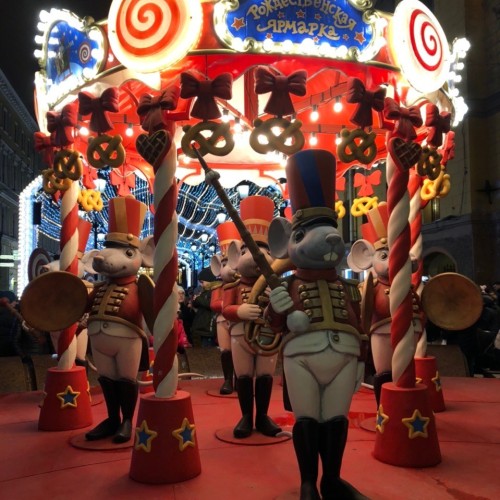 Санкт-Петербург: когда зажигаются елки