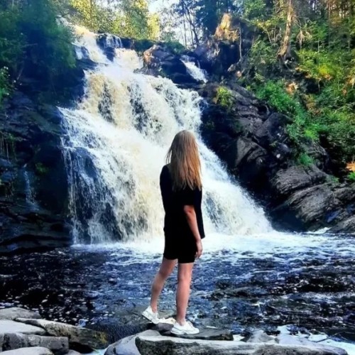 Аромат леса и сила воды: перезагрузка в Карелии с проживанием в глэмпинге