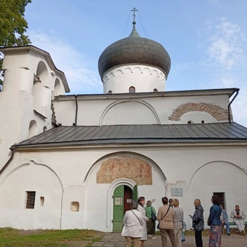 Из Санкт-Петербурга в Псковскую область: Талабские острова, Псков и Печоры