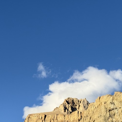 Смотреть на звёзды и трогать облака: восхождение на Ярыдаг с фотосъёмкой (мини-группа)