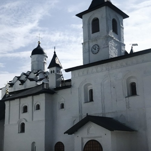 Из Петербурга к древним монастырям