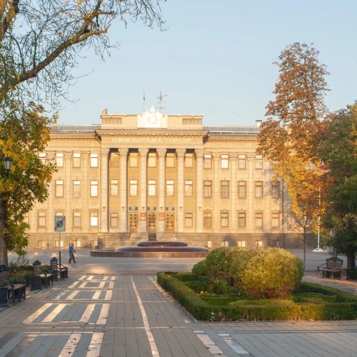По центральной улице Краснодара