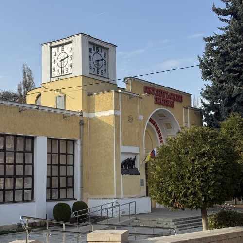 Плато динозавров, Кисловодск, гора Кольцо и Медовые водопады — из Пятигорска