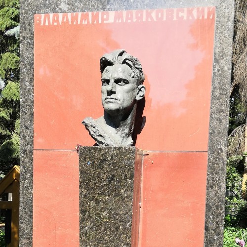 Новодевичье кладбище: некрополь советской элиты в мини-группе