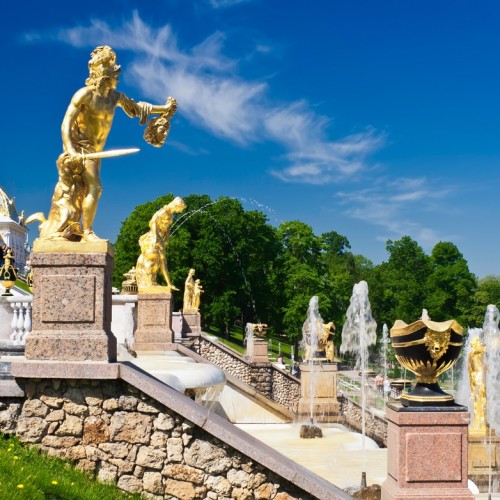 Петра творения за выходные из Москвы: Северная столица, Кронштадт, Петергоф