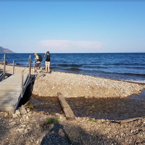 Треккинг по экотропе вдоль озера Байкал