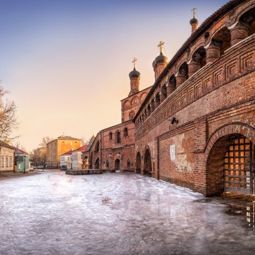 Крутицкое подворье в веках и лицах