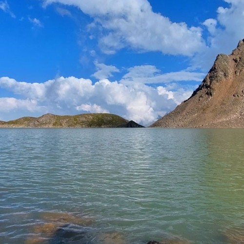 Нетипичное Приэльбрусье: треккинг налегке к 4 высокогорным озёрам с проживанием в гостинице