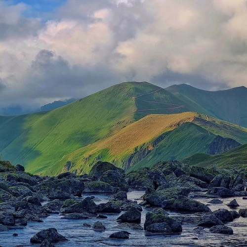 А давай в Домбай? Треккинг без рюкзаков