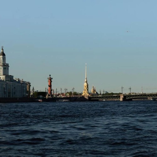 Город горожан: по Петербургу на уютном катере