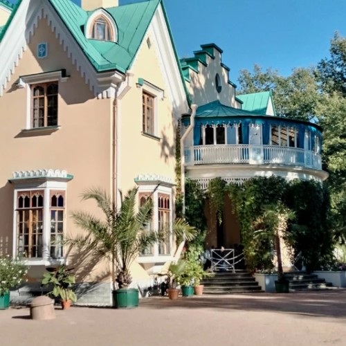 Готика в Петергофе: парк «Александрия»