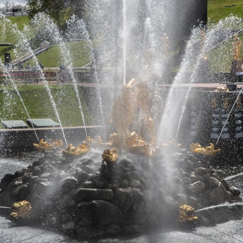 Из Санкт-Петербурга в Петергоф — к фонтанам Нижнего парка