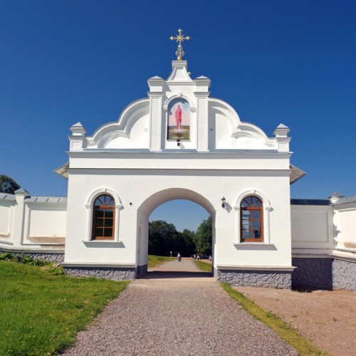 Три монастыря у Ладожского озера — из Петербурга