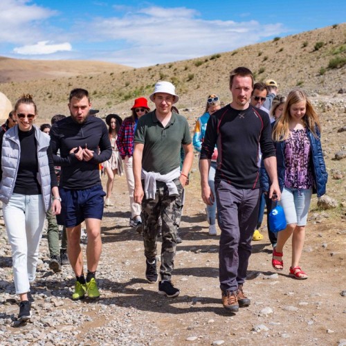 Активно и без палаток на Алтае: моторафтинг, треккинг и вечера под звёздами
