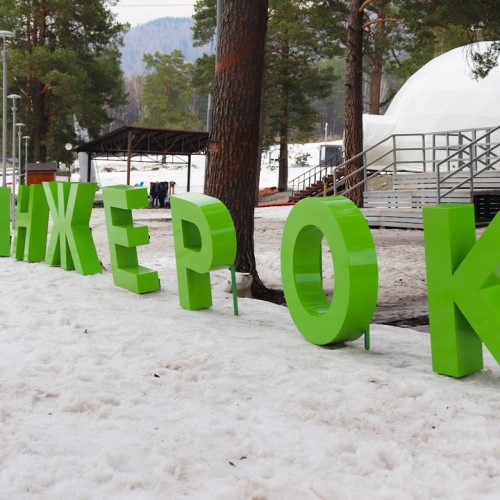 Зимний Алтай: снежные горы, незамерзающие озёра и тысяча лебедей