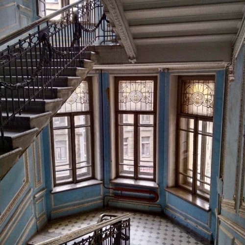 Секреты Петроградской стороны: дворы-колодцы, парадные и доходные дома