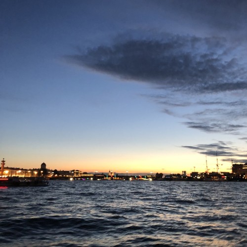 Обзорная прогулка на катере по рекам и каналам Санкт-Петербурга