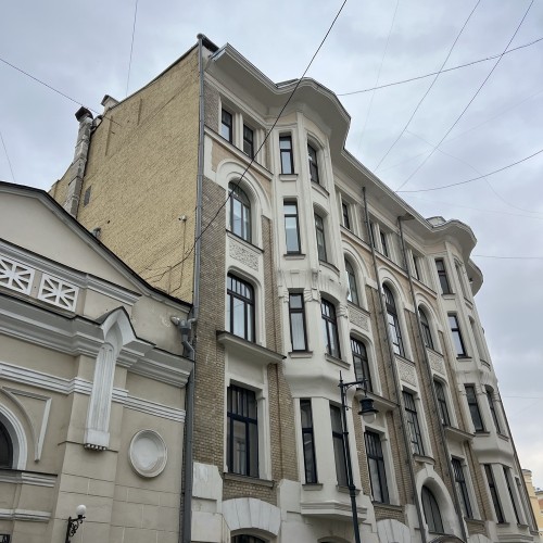 Любовь и стендап на Патриарших прудах