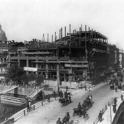 Красавица Мойка — взгляд с берега