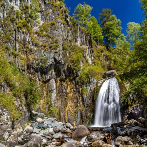 Активно и без палаток на Алтае: моторафтинг, треккинг и вечера под звёздами