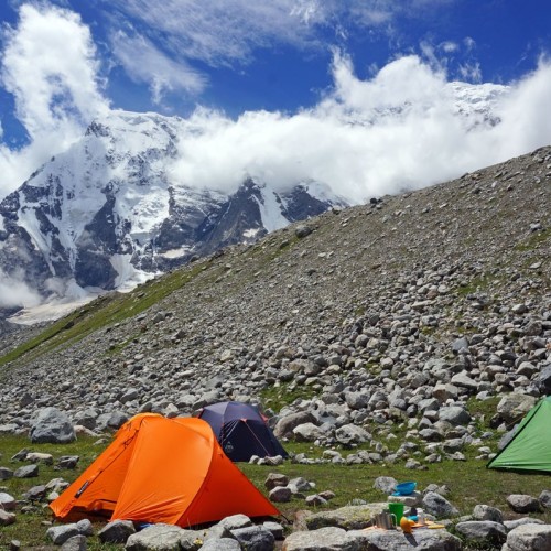 Перезагрузка в Безенги с проживанием в палатках: треккинг к ледникам, водопадам и диким турам